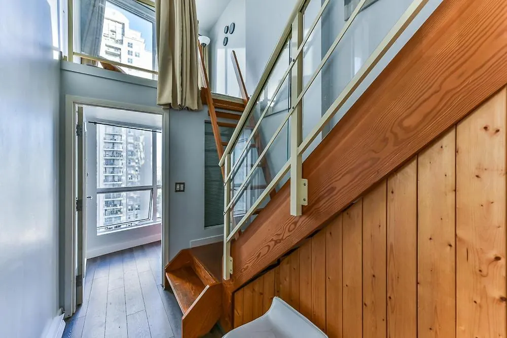 Funky Modern Loft In The Heart Of Downtown - #1 Best Location! Vancouver Kanada