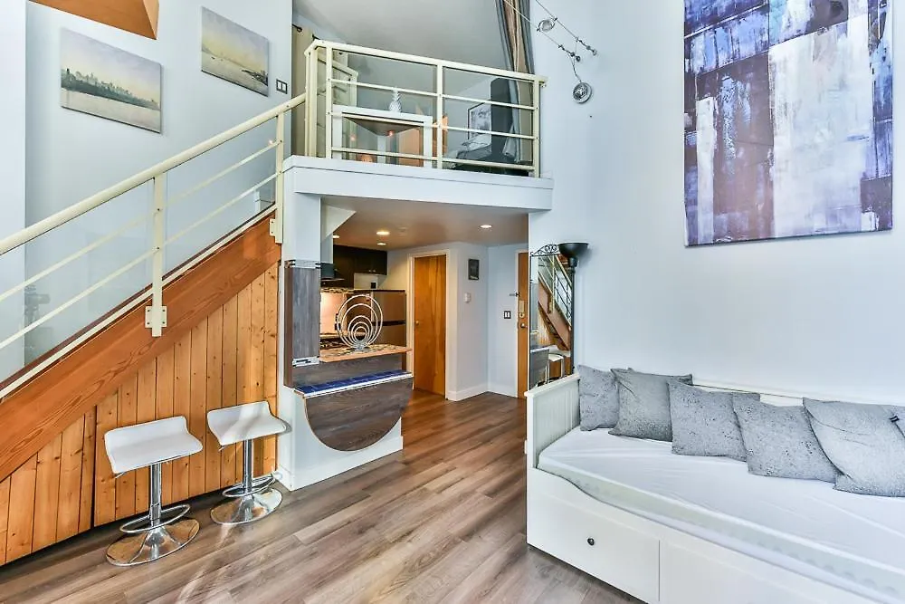 Funky Modern Loft In The Heart Of Downtown - #1 Best Location! Vancouver 0*,