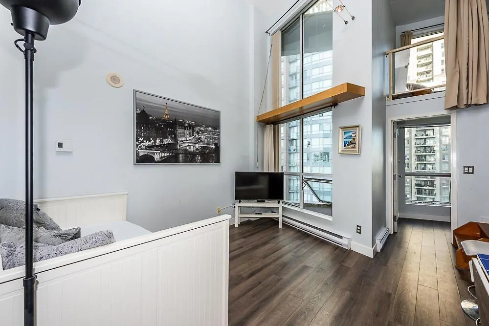 Funky Modern Loft In The Heart Of Downtown - #1 Best Location! Vancouver 0*,  Kanada