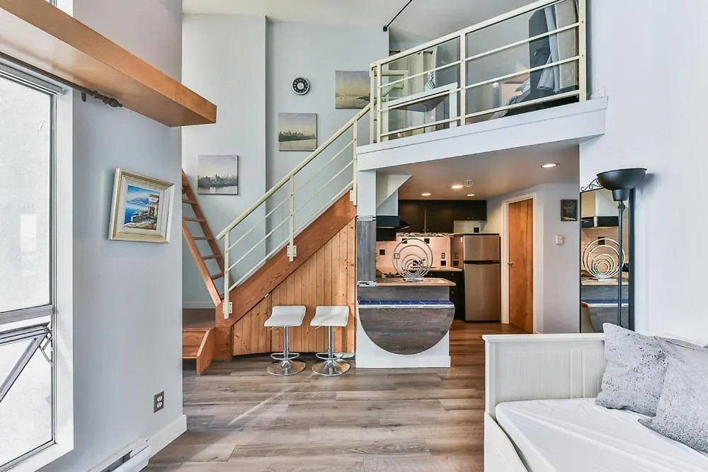 Apartman Funky Modern Loft In The Heart Of Downtown - #1 Best Location! Vancouver
