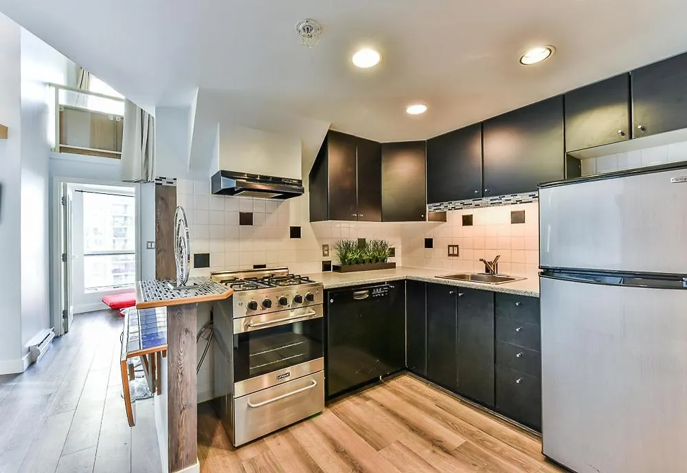 Apartman Funky Modern Loft In The Heart Of Downtown - #1 Best Location! Vancouver