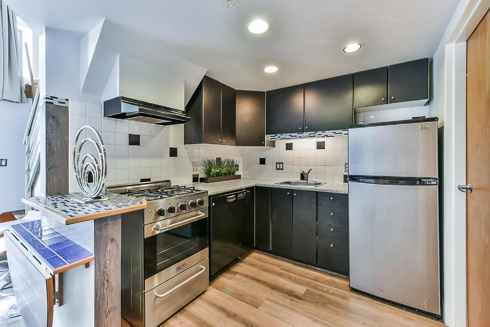 Funky Modern Loft In The Heart Of Downtown - #1 Best Location! Vancouver Kanada